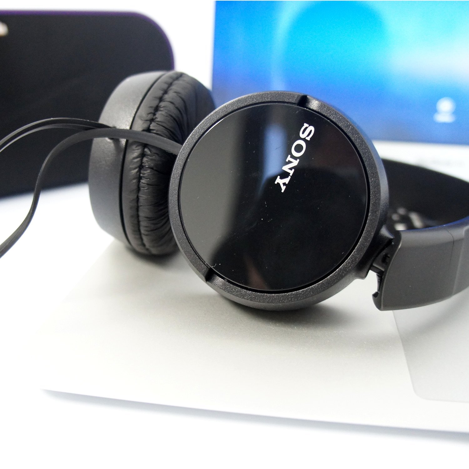 Lightweight Black Over Ear Headphones with 30mm Drivers for Clear Sound