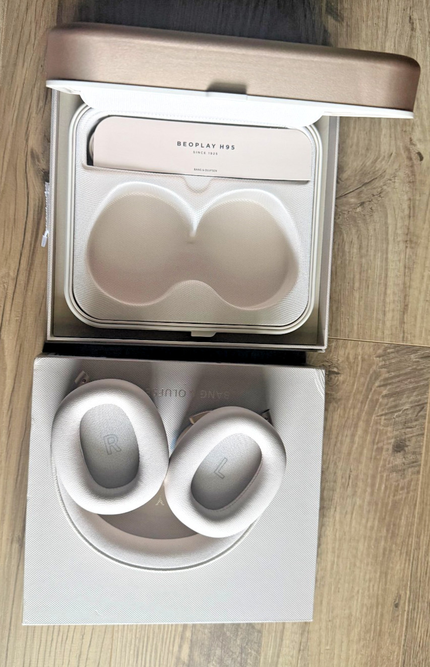 Bang & Olufsen BeoPlay H95 Bluetooth Wireless Headphones – Gold Open Box