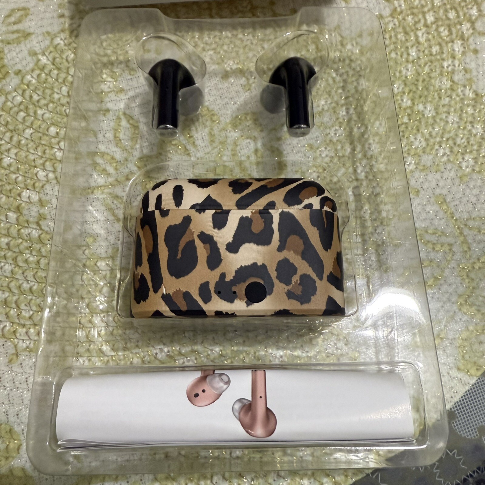 Art + Sound Bluetooth True Wireless Pro EarBuds Leopard Color 8 hrs Playtime mic
