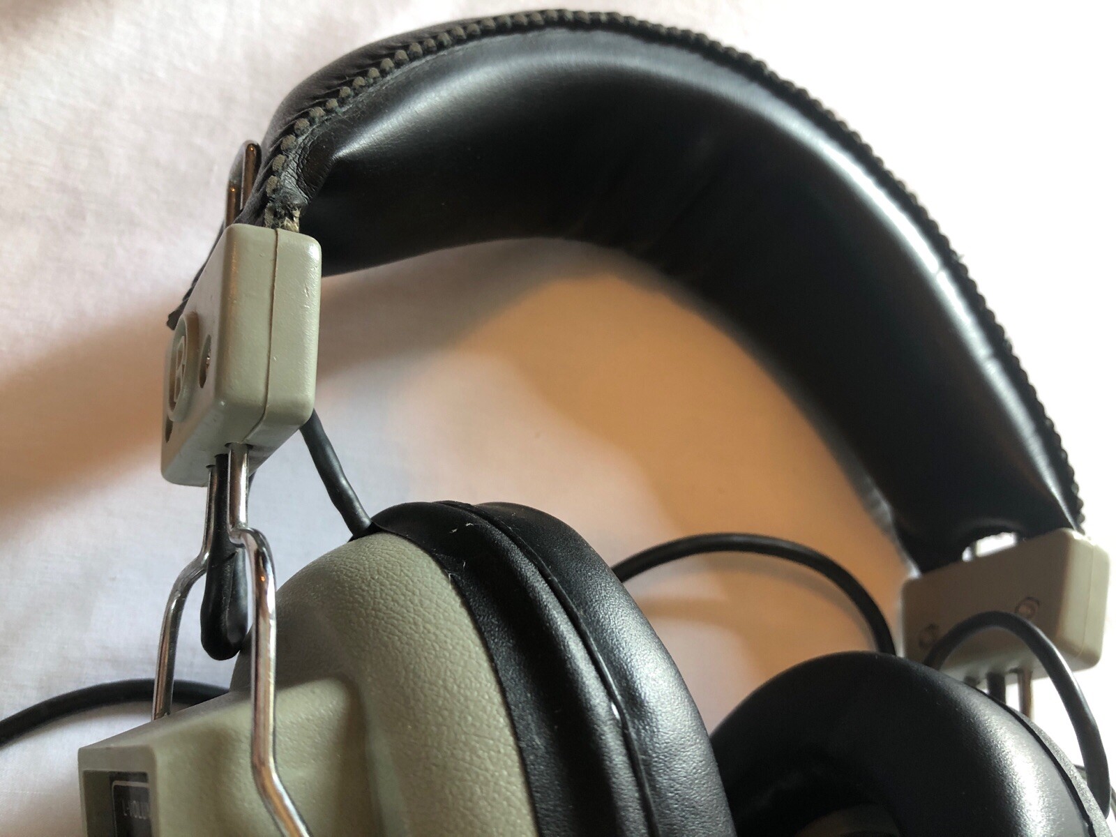 Vintage Realistic Nova 16 Stereo Headphones 8 Ohms Made in Korea Excellent Cond.