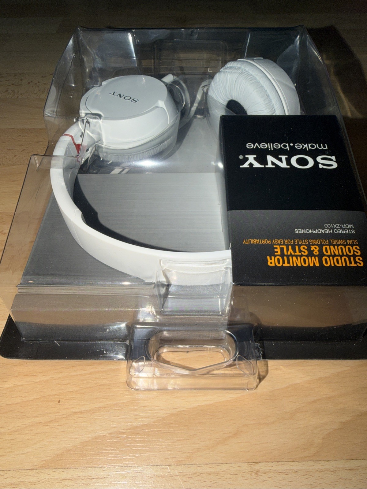 Sony MDR-ZX100 On-Ear Headphones White Closed Back Stereo Foldable 3.5mm L-Plug