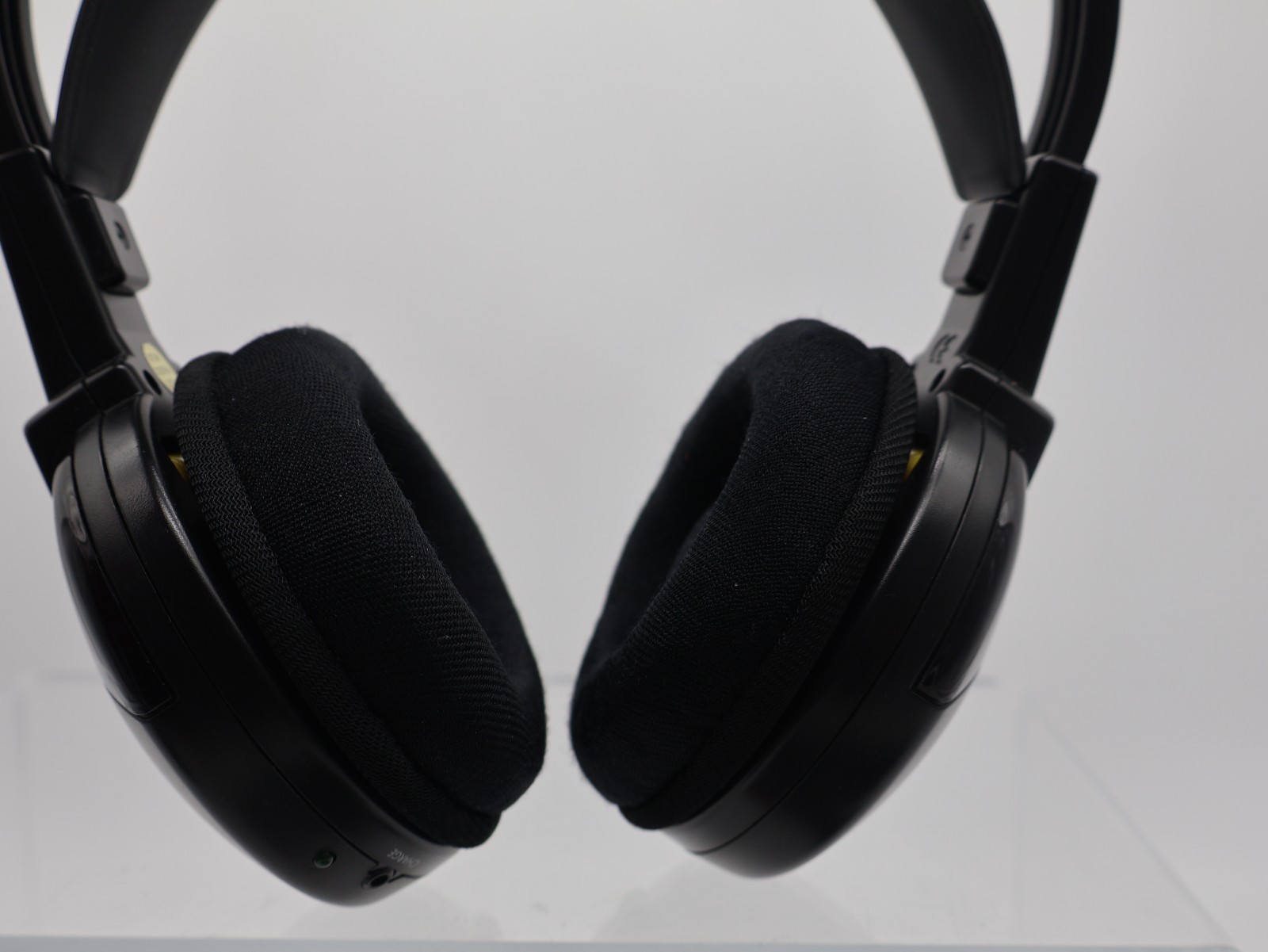 RCA Wireless Headphones Infra Red WHR120RS 25′ Open Box Over Ear