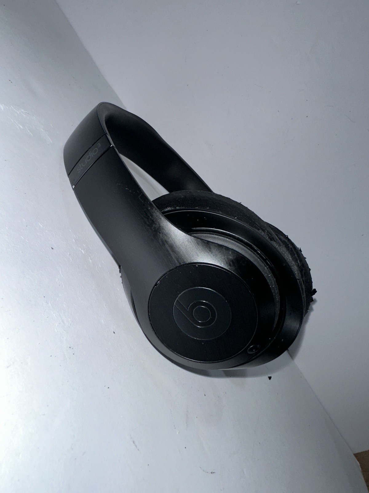 Beats by Dr. Dre Studio3 Over the Ear Wireless Headphones – Black