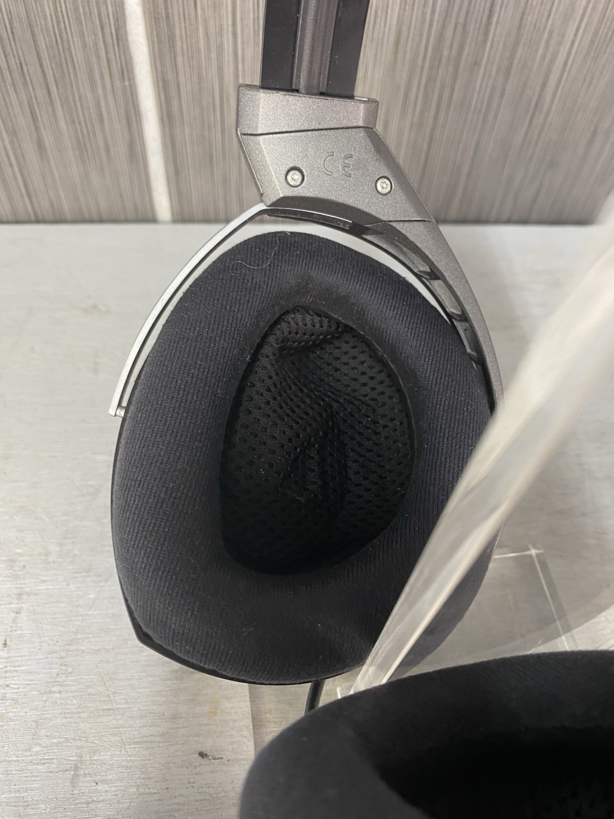 Sennheiser HD 700 Over The Ear Headphones Wired Vibration Damping 10Hz – 42kHz