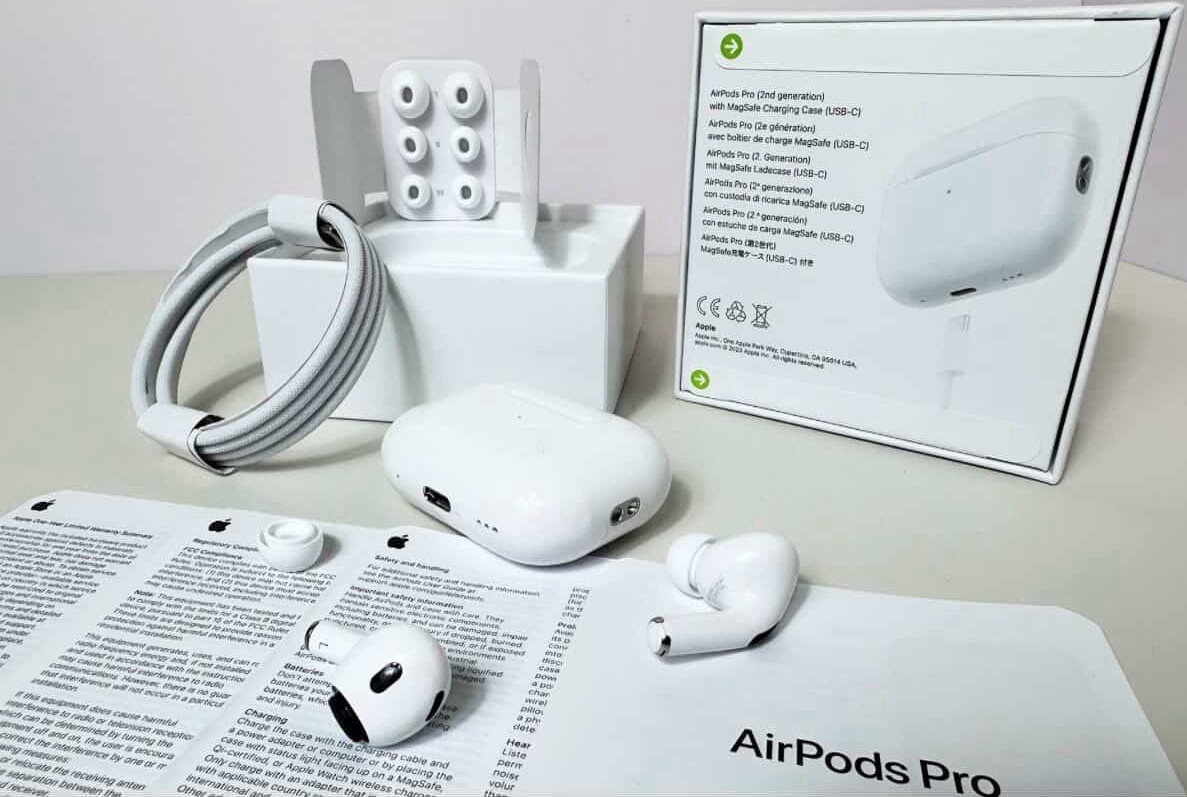 Apple AirPods Pro 2nd Gen White ANC MagSafe Case USB-C Bluetooth Earbuds