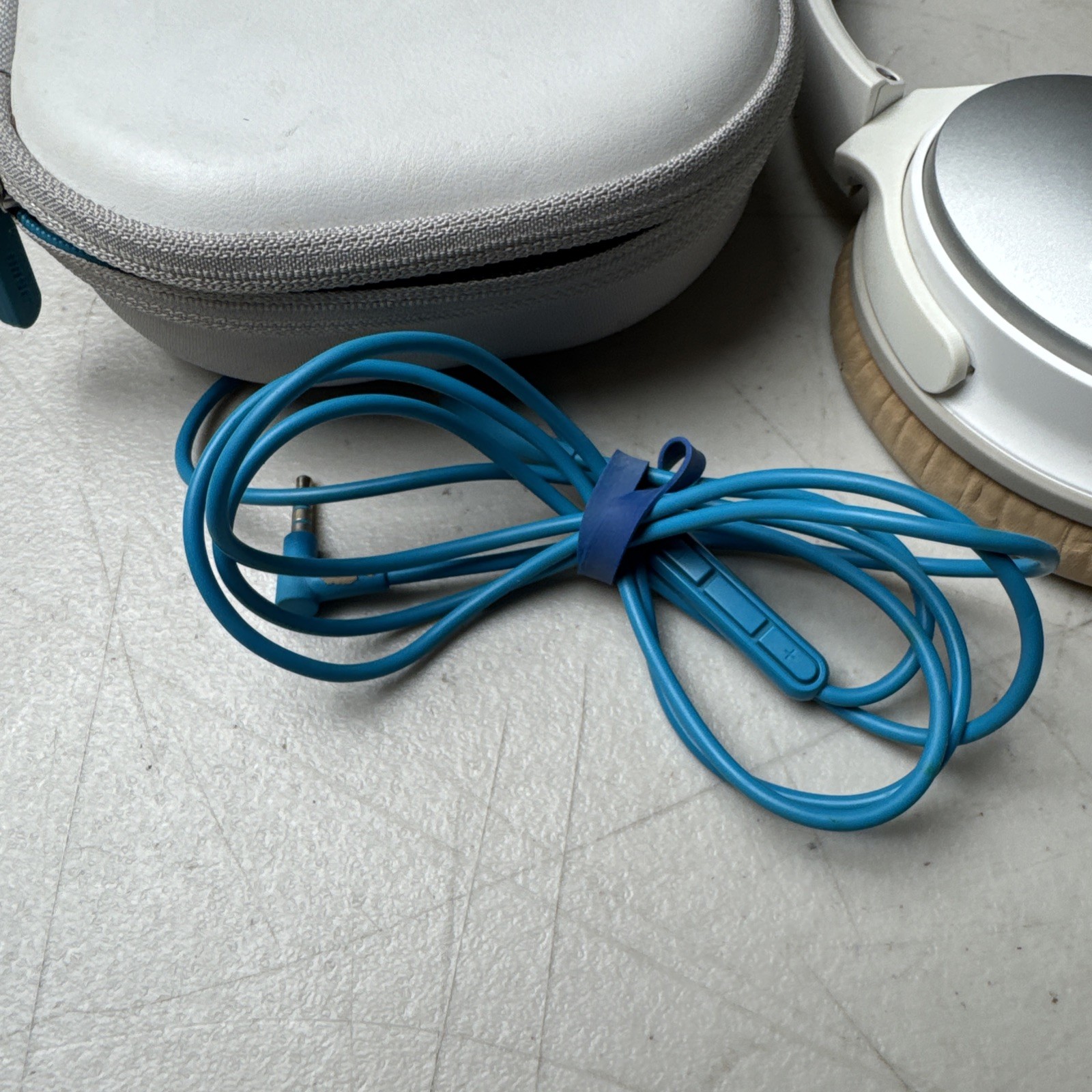 Bose QuietComfort Over the Ear Wireless Headphones – White Gray Blue