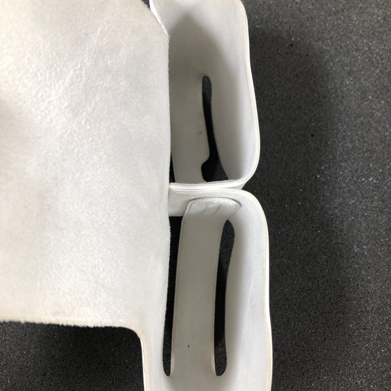 Apple AirPods Max A2096 Wireless Bluetooth Over-Ear Headphones Silver w/ Case