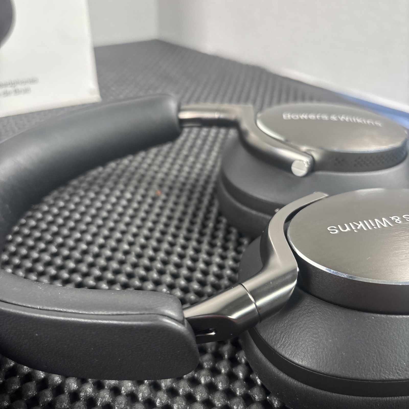 Bowers & Wilkins Px8 Wireless Over-Ear Bluetooth Headphones Black FP42951 – USED