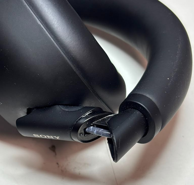 LEFT HINGE DAMAGED Sony WH-1000XM6 Wireless Noise Canceling Headphones – Black