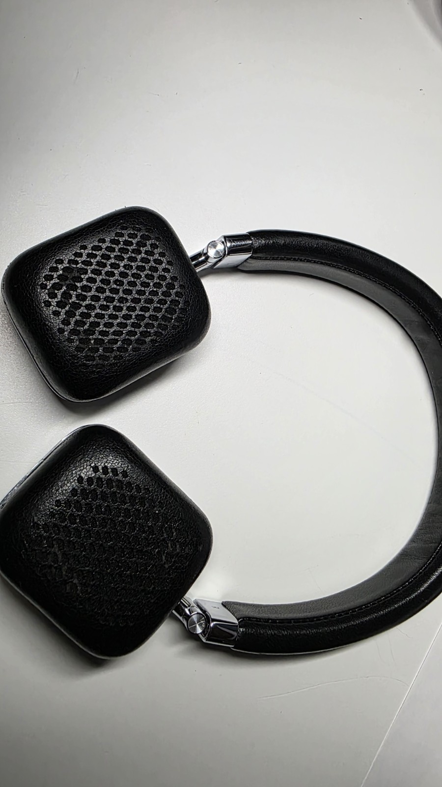 Harman Kardon Soho On the Ear Bluetooth Headphones COACH Edition Rare. FOR PARTS
