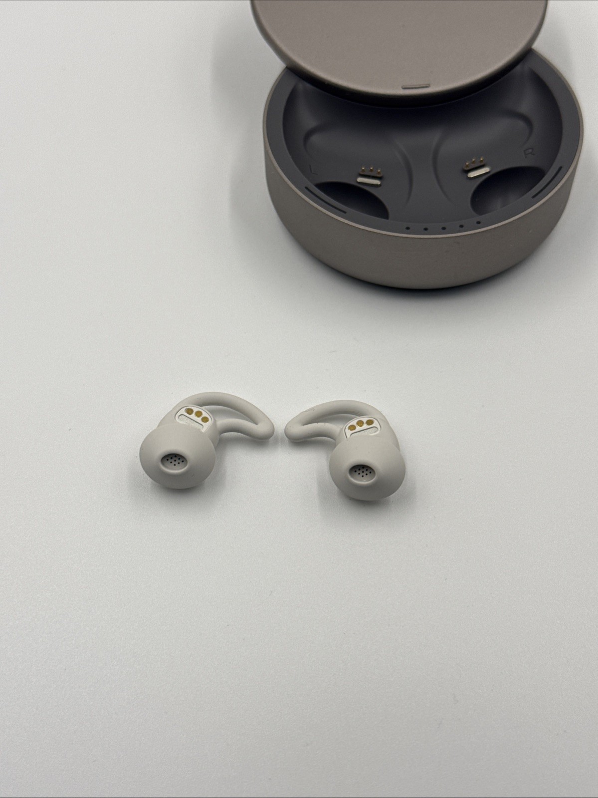 Bose Wireless Sleepbuds II Earbuds White with Charging Case Read Desc