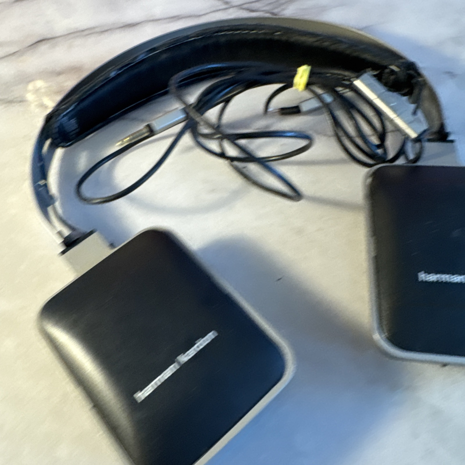 Broken Harman Kardon Wired On-Ear Headphones Black HAR KAR-CL Broken (see Pic)