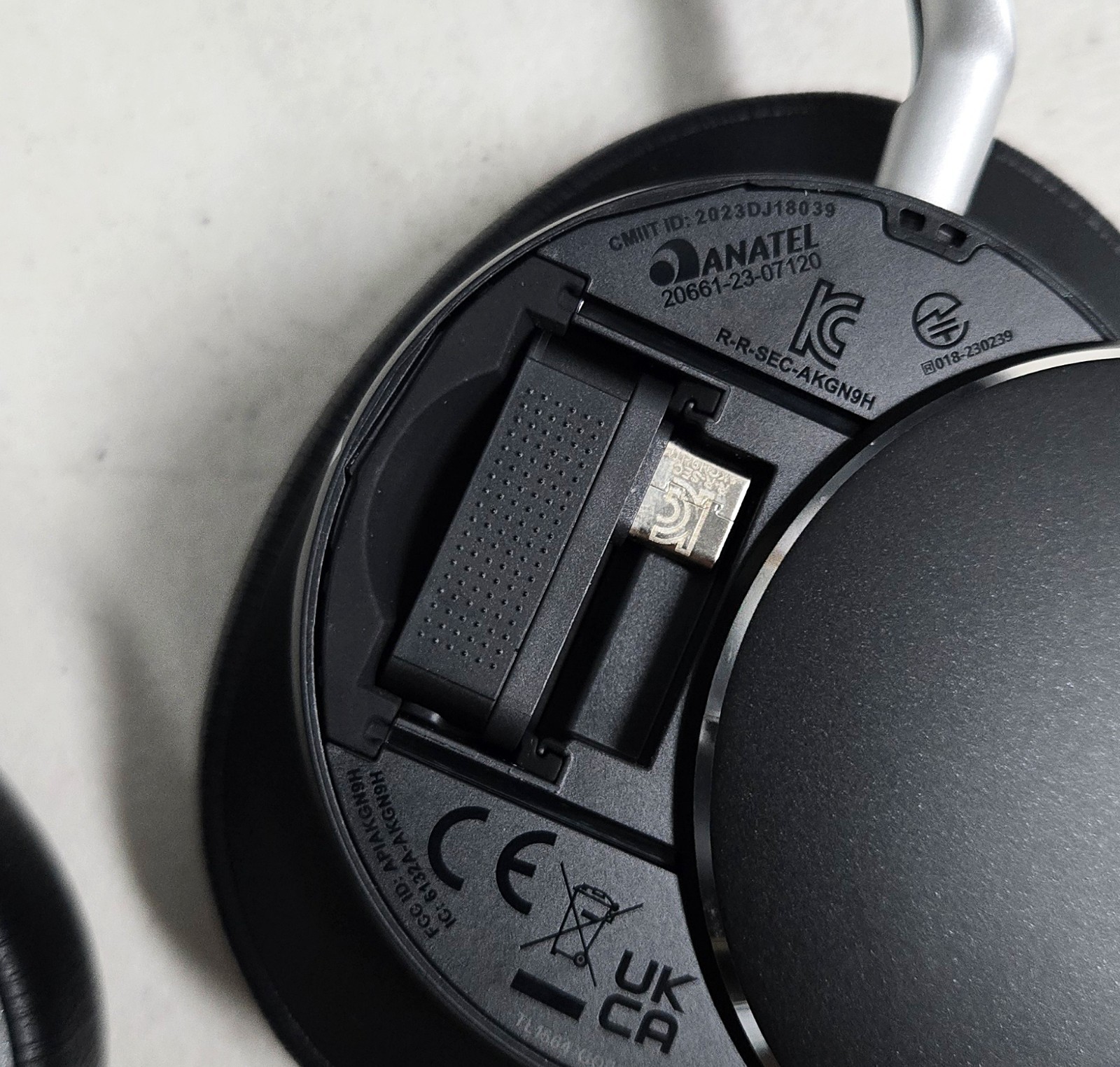 AKG N9 Hybrid Wireless Headphones – Hi-Res Audio + ANC