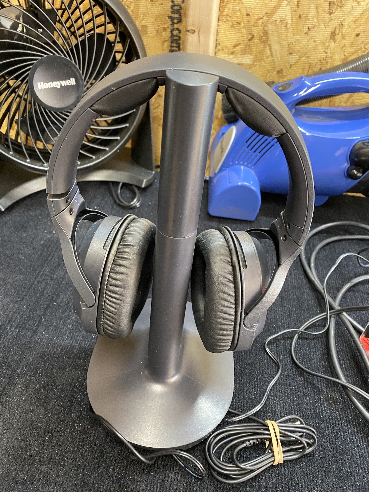 SONY Wireless Headphones WH-RF400R with Transmitter Dock TMR-RF400