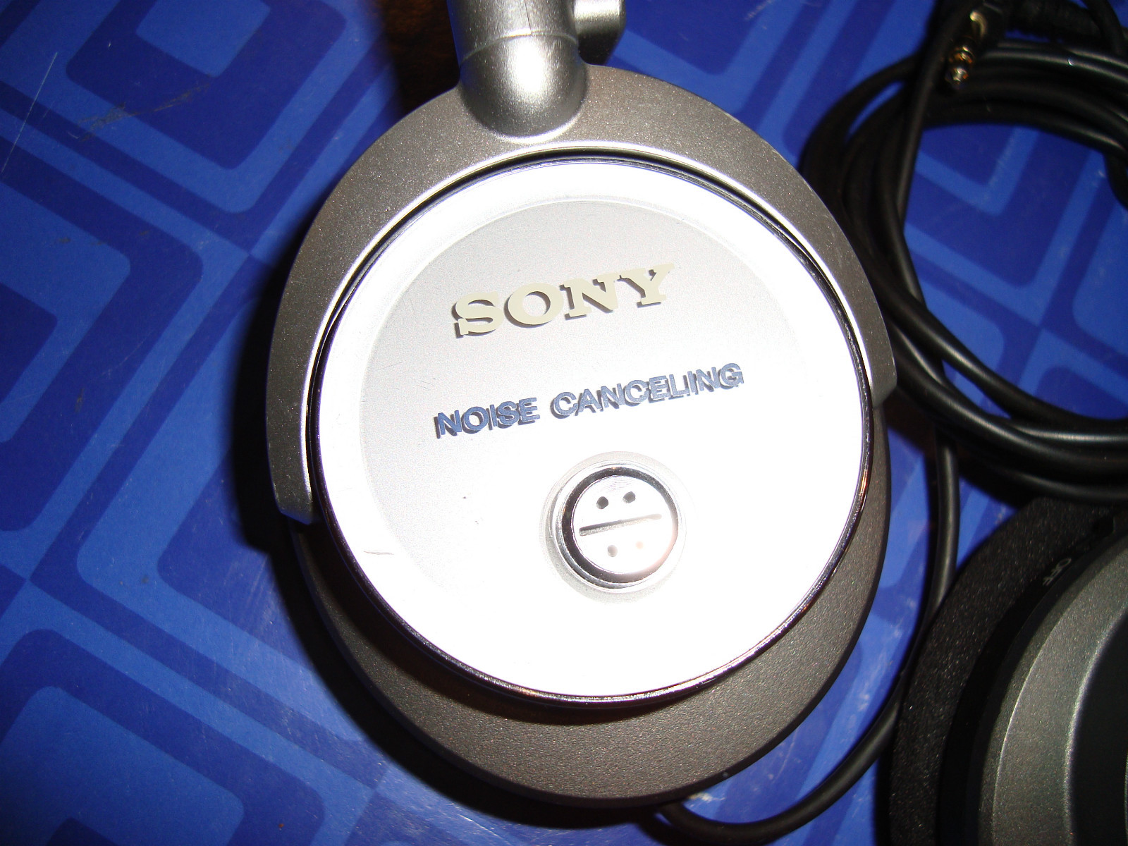 SONY MDR-NC6 NOISE CANCELING HEADPHONES Walkman, MP3, Ipod Tested Works Great
