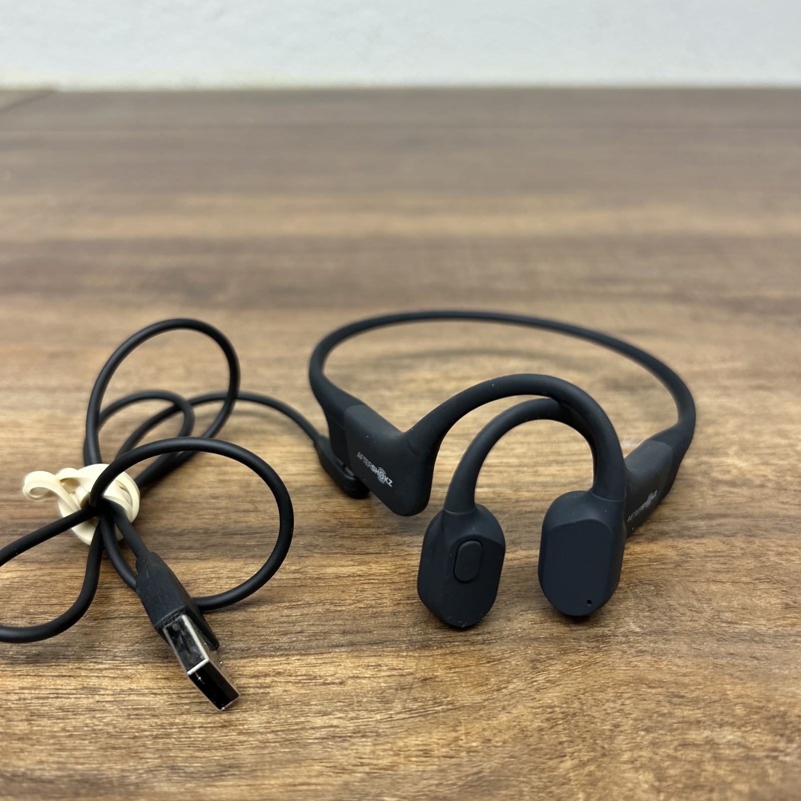 AfterShokz Aeropex Bone Conduction Bluetooth Headphones Charging Cable Blk AS800