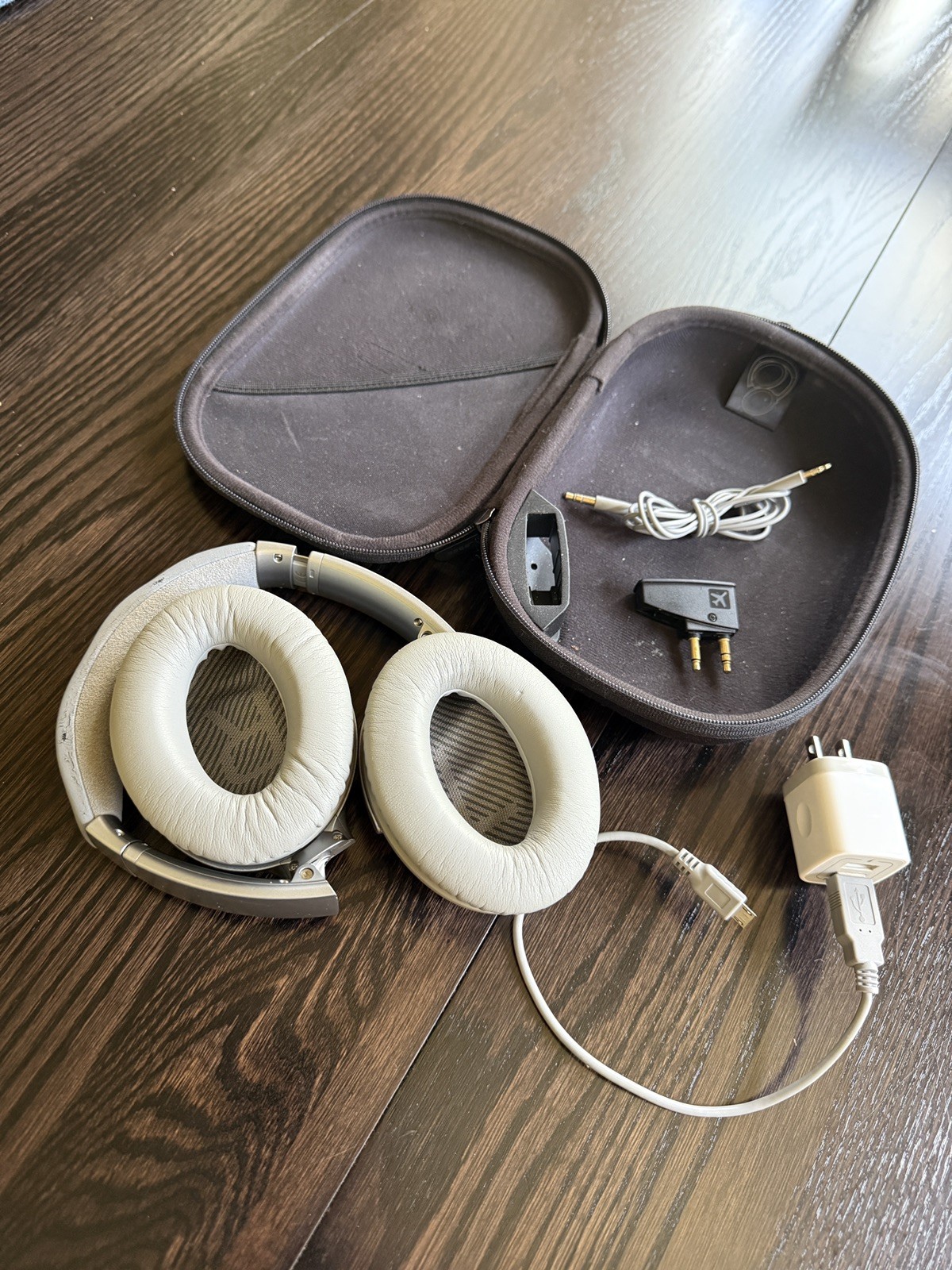 Bose QuietComfort 35 Over the Ear Wireless Headphones – Silver