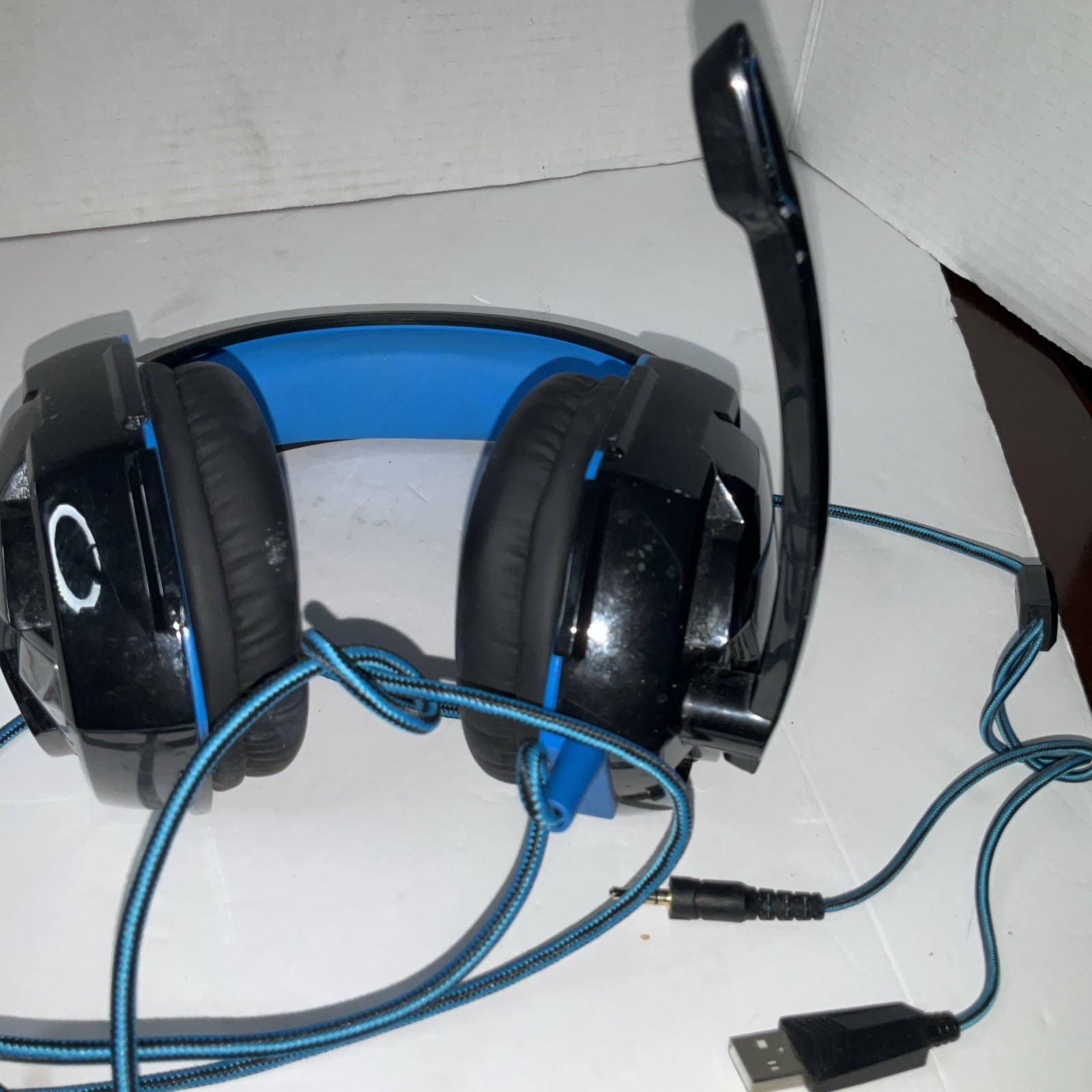 Estos Son Auriculares negro Y Azul o Tiene Caja Funciona G2000