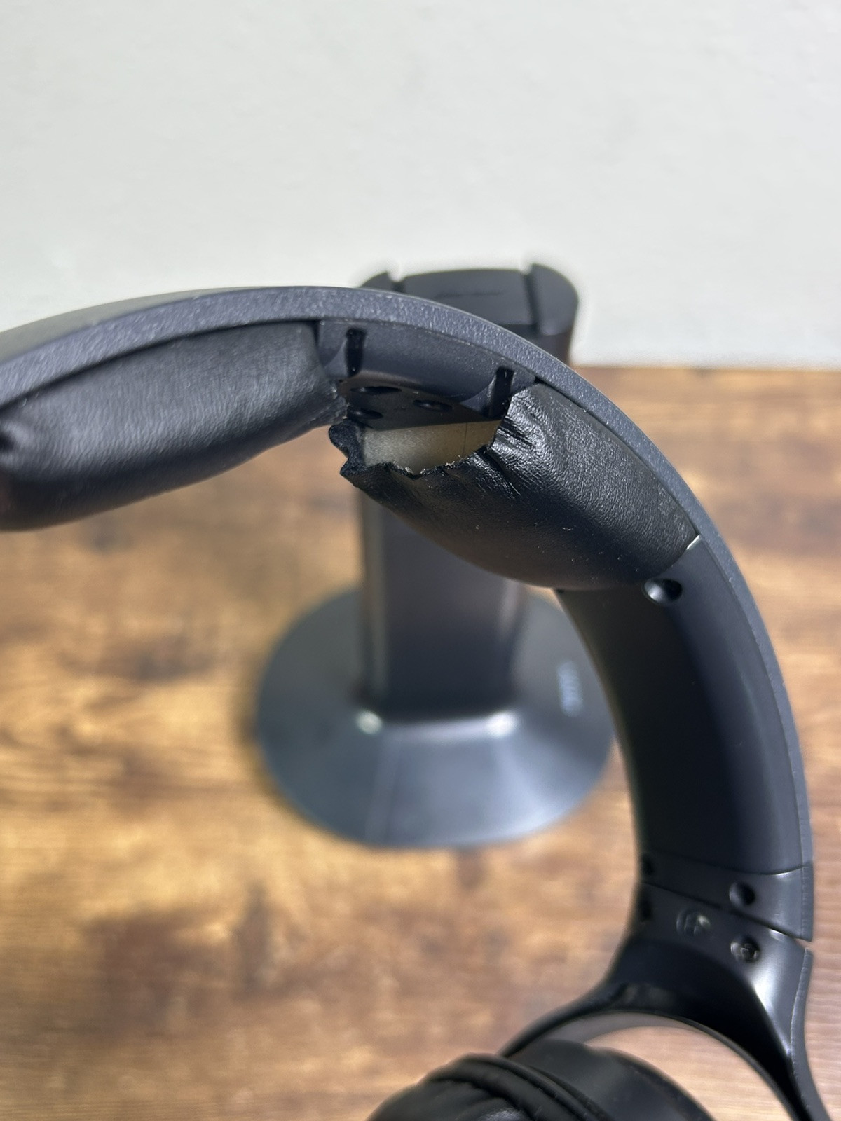 Sony WH-RF400 Wireless Home Theater TV Headphones WHRF400 (no Cables )