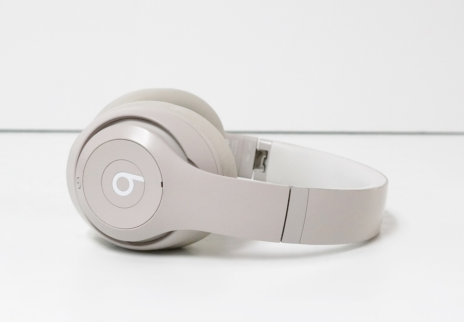 Beats by Dr. Dre Studio Pro Over-the-Ear Wireless Headphones MQTR3LLA Sandstone