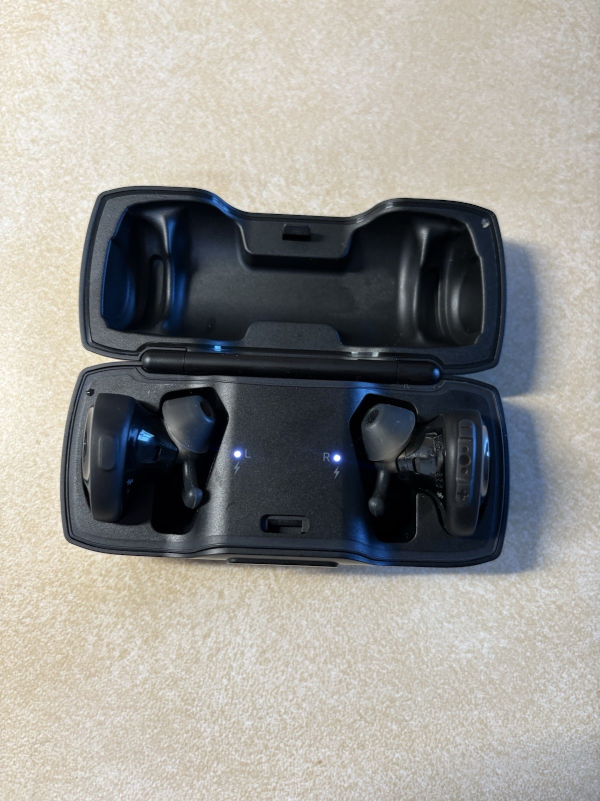 Bose 761529-0010 SoundSport Wireless in Ear Neckband Headphones For Parts As Is