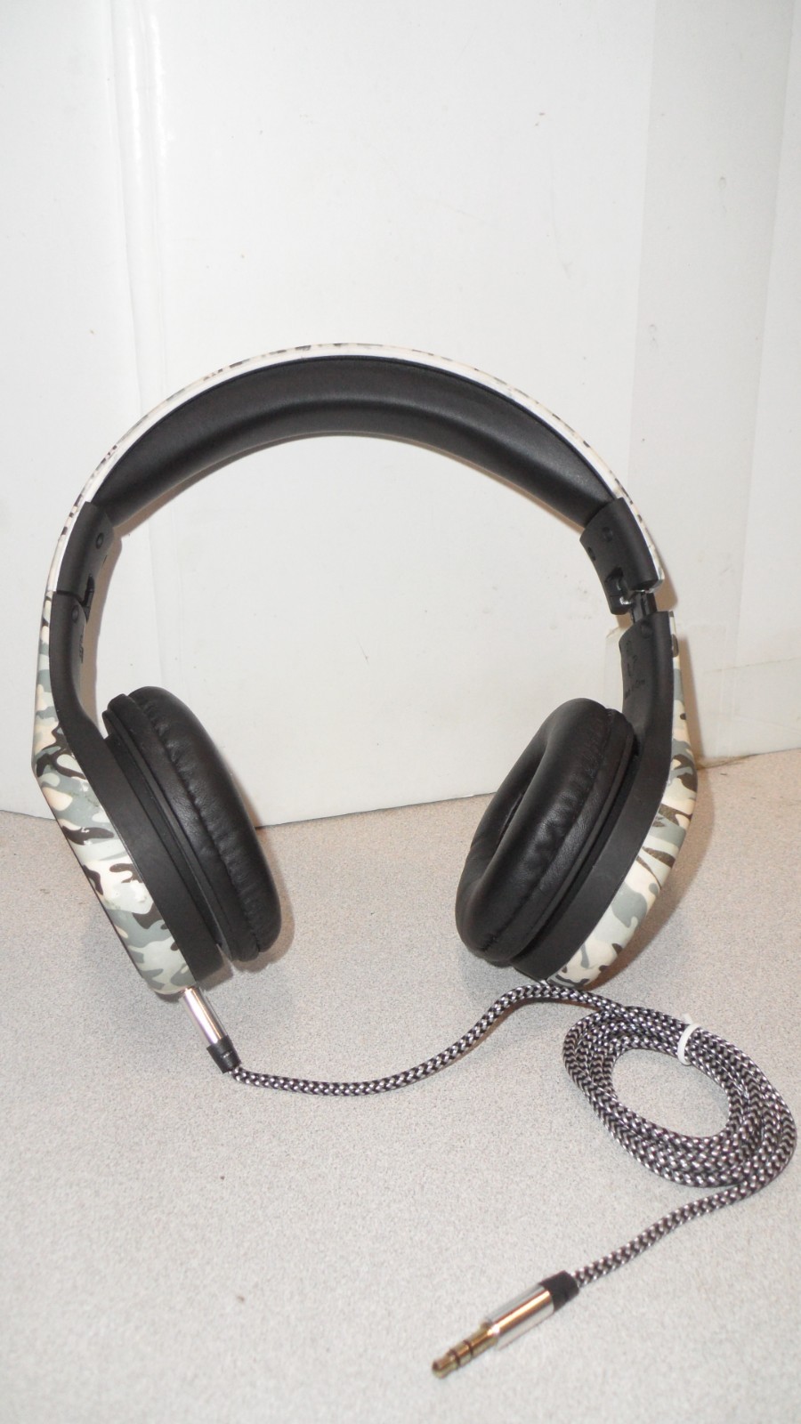 LilGadgets Connect+ Pro Over-Ear Kids Wired Headphone Snow Camo LGCR-O7