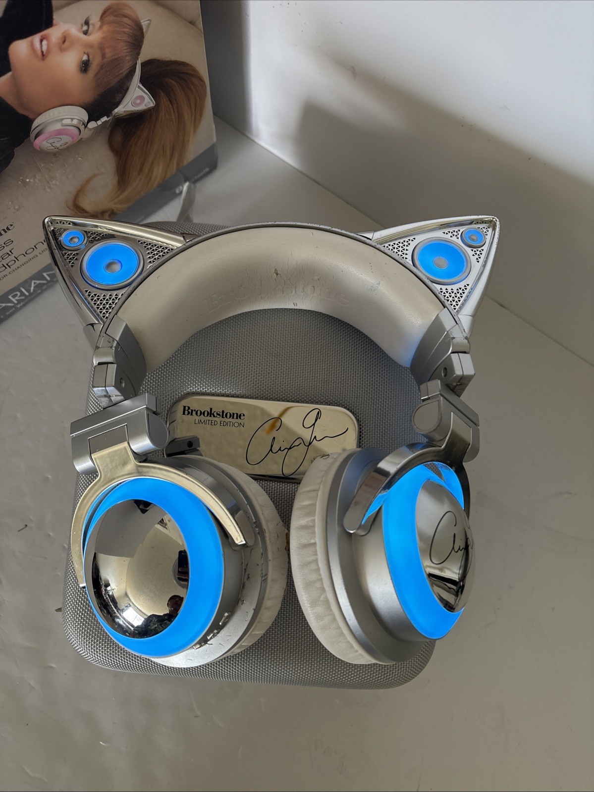Brookstone Limited Edition Ariana Grande Bluetooth Headphones. Tested & Working