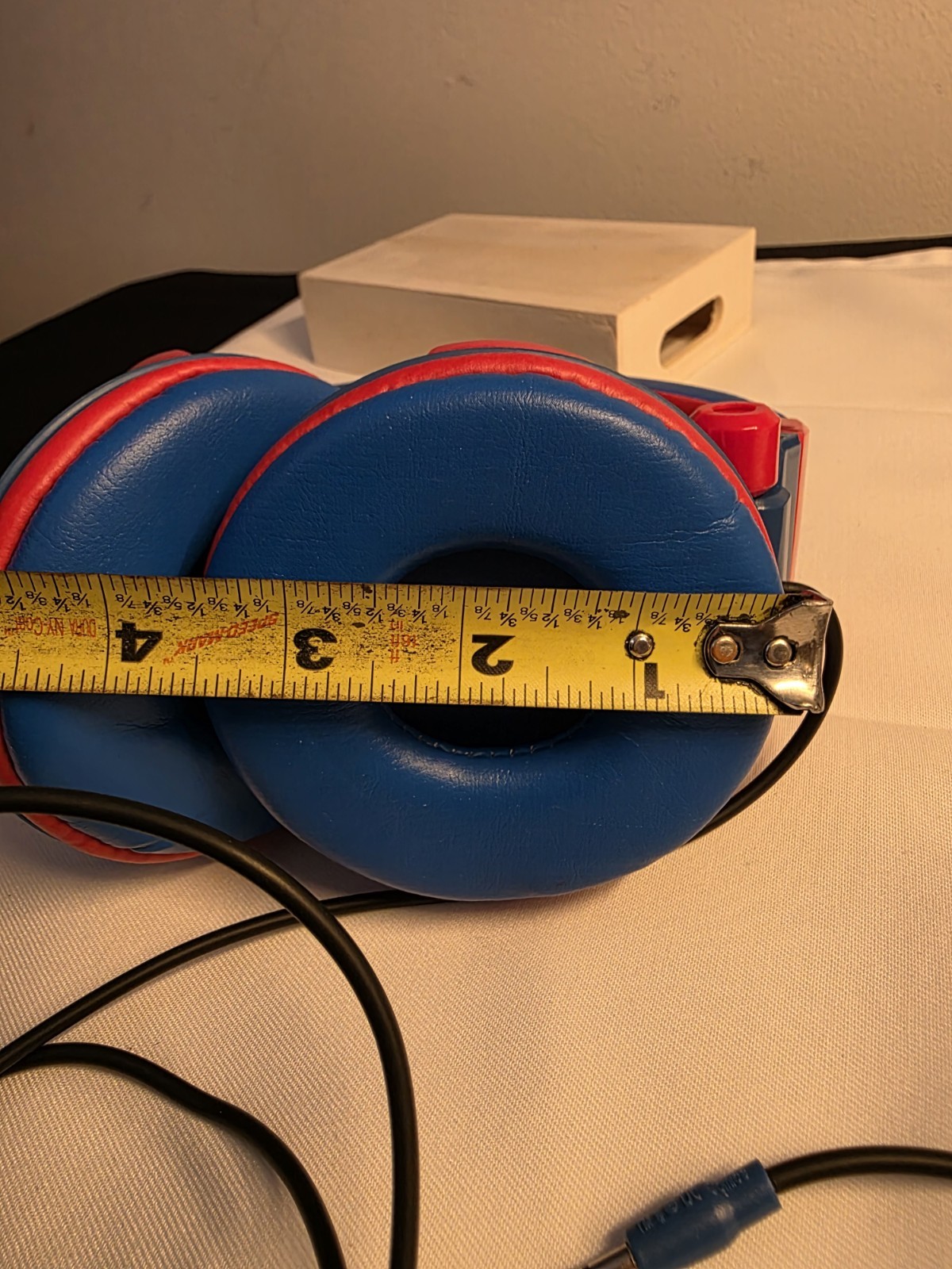 Kid Safe Headphones Superman DC Comics Logo Ages 3 – 9 Volume Limiting. 4ft cord