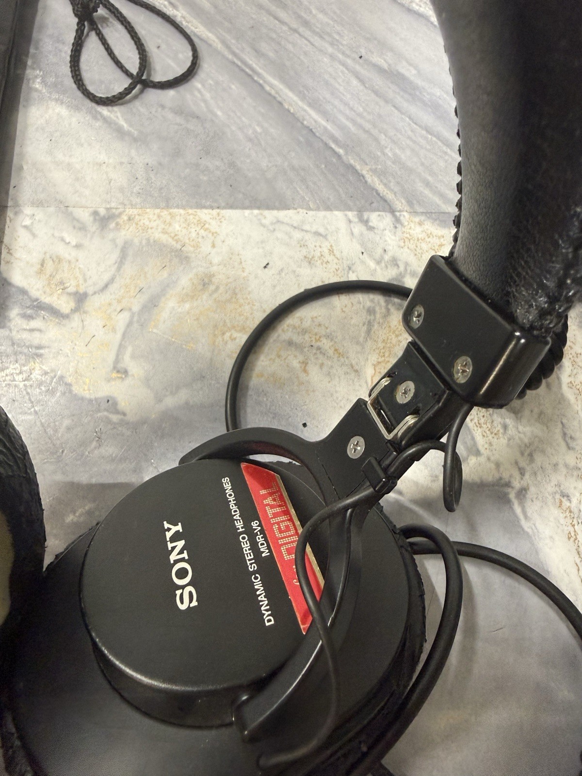 Sony MDR-V6 Over the Ear Headphones – Studio Monitors – Black