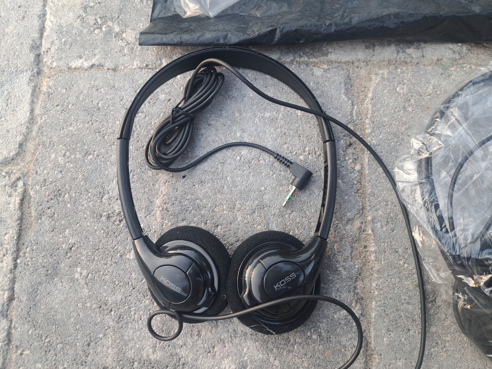 NEW KOSS GENERAL MOTORS BRANDED HP/6 HEADPHONES NIB – LOT OF 2 Piece Set NOS