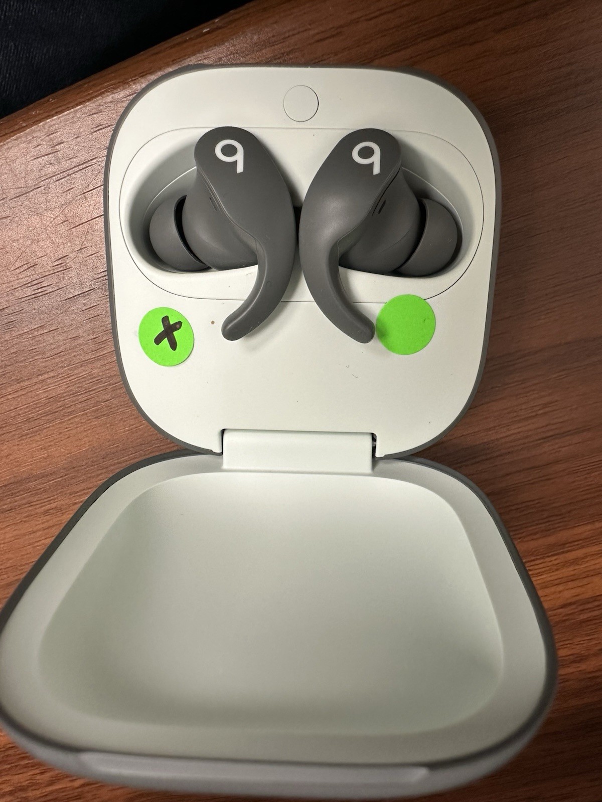 BEATS – FIT PRO GRAY WIRELESS EARBUDS MK2F3LL/A) – ONE SIDE WORKS – OTHER DONT