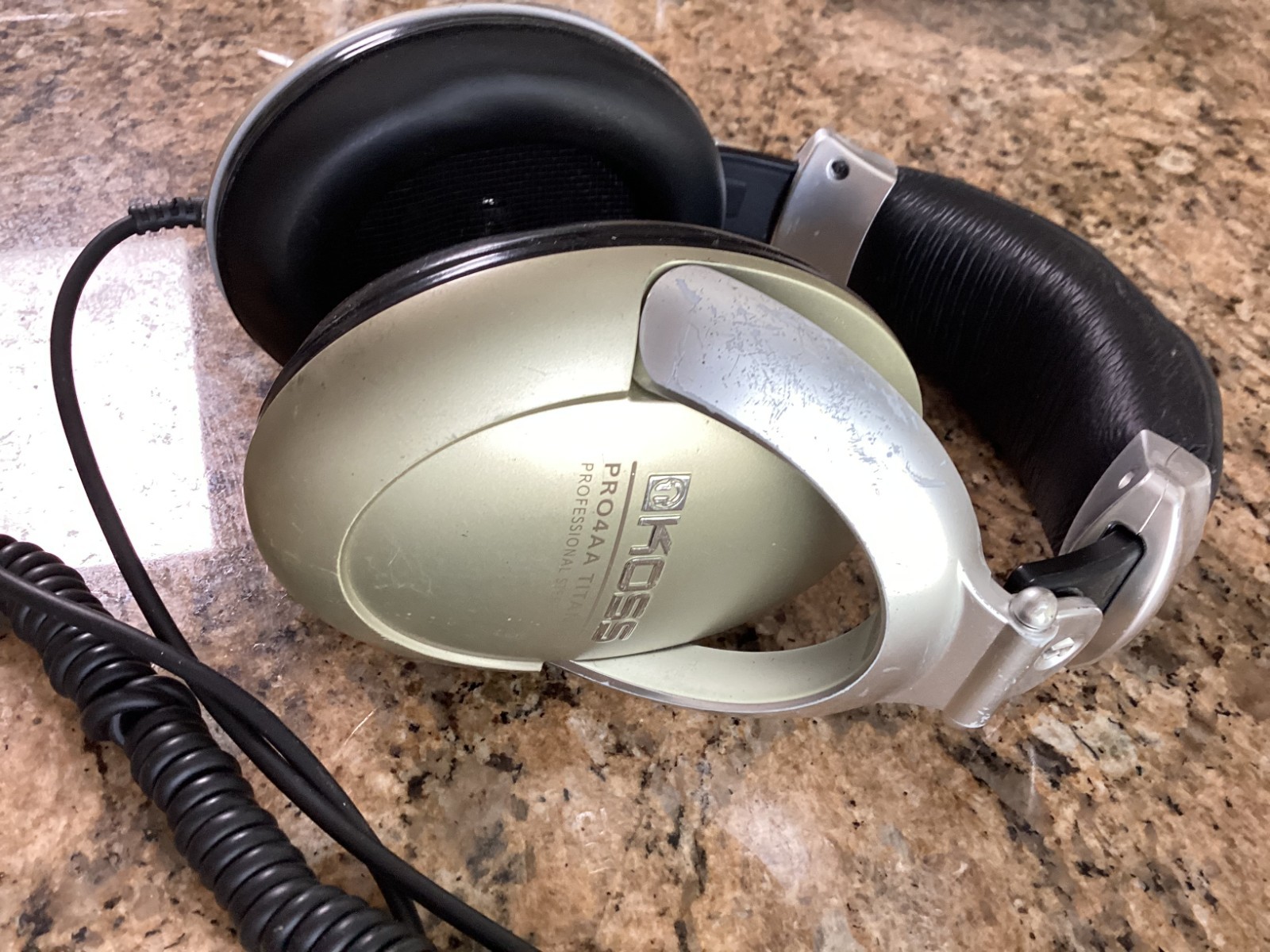 Koss Pro4AA Titanium Professional Stereophones (USED GOOD) PLEASE SEE PHOTOS.