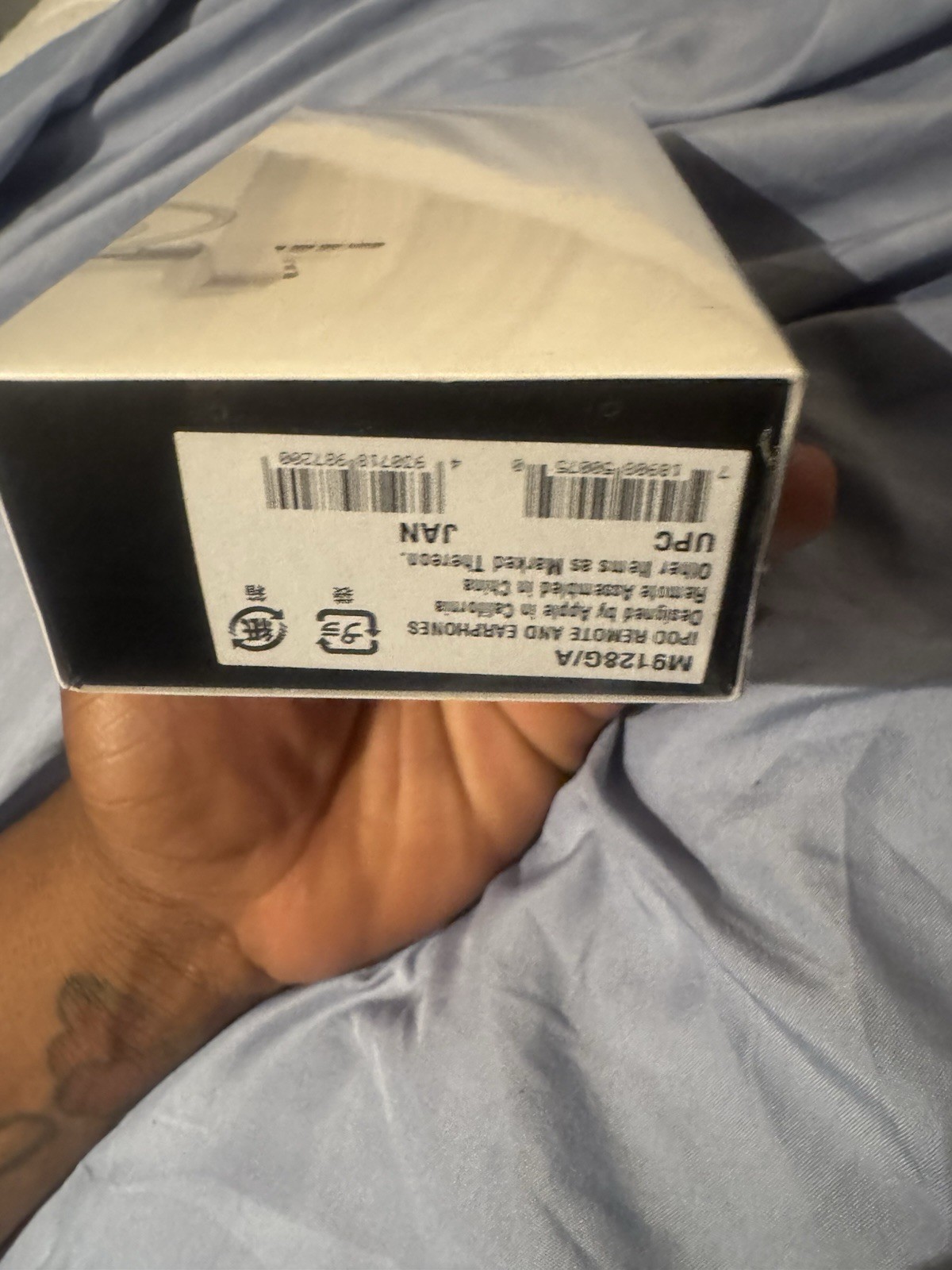 Sealed iPod Remote + Earphones