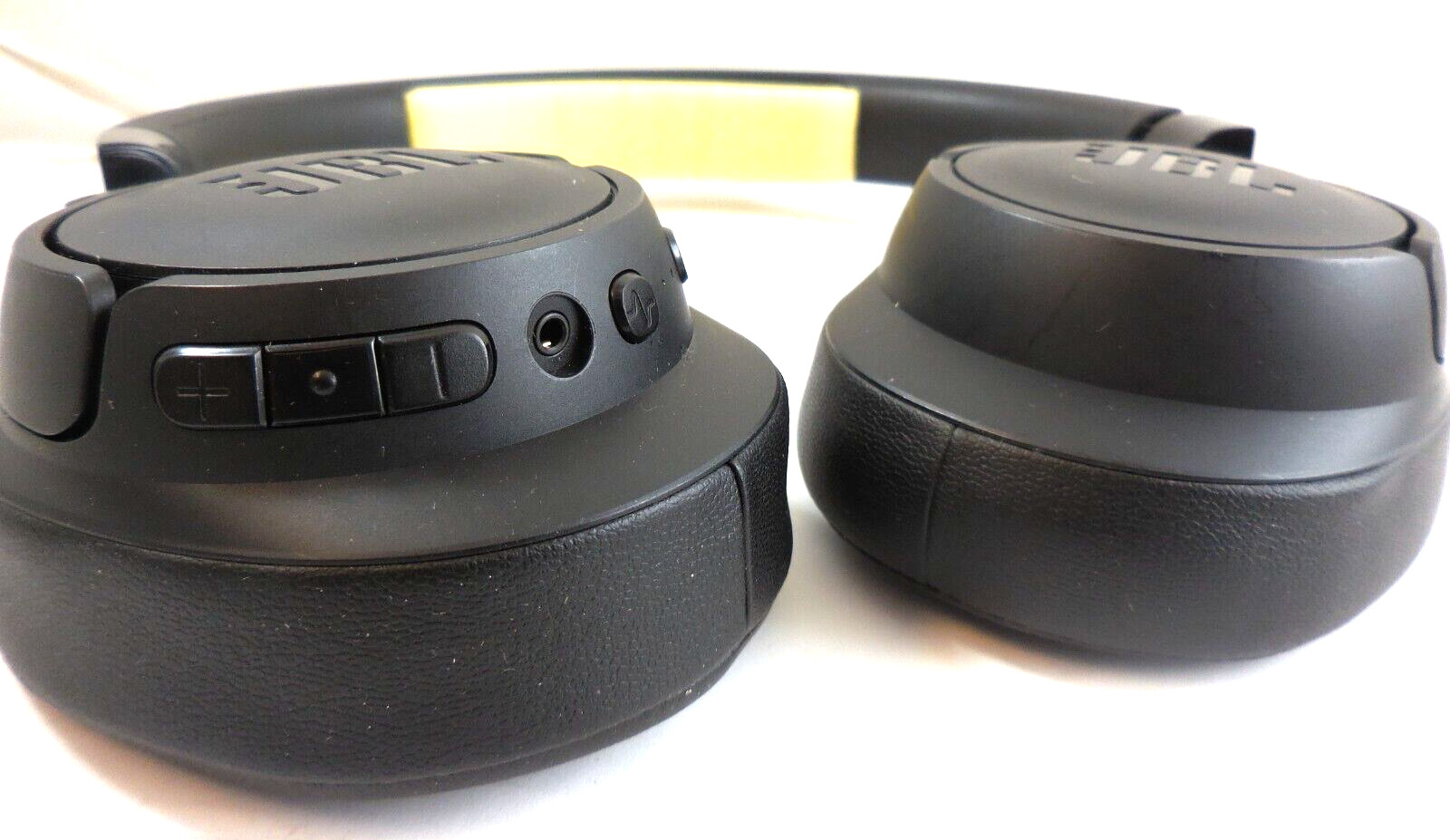 JBL Tune 760NC Wireless Bluetooth Over the Ear Headphones – Black(With Issue)