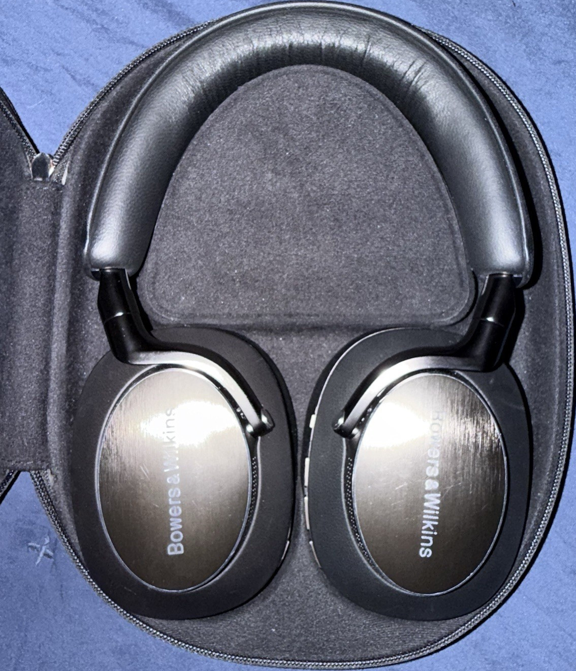 Bowers & Wilkins Black Over-Ear Headphones Headband with Case