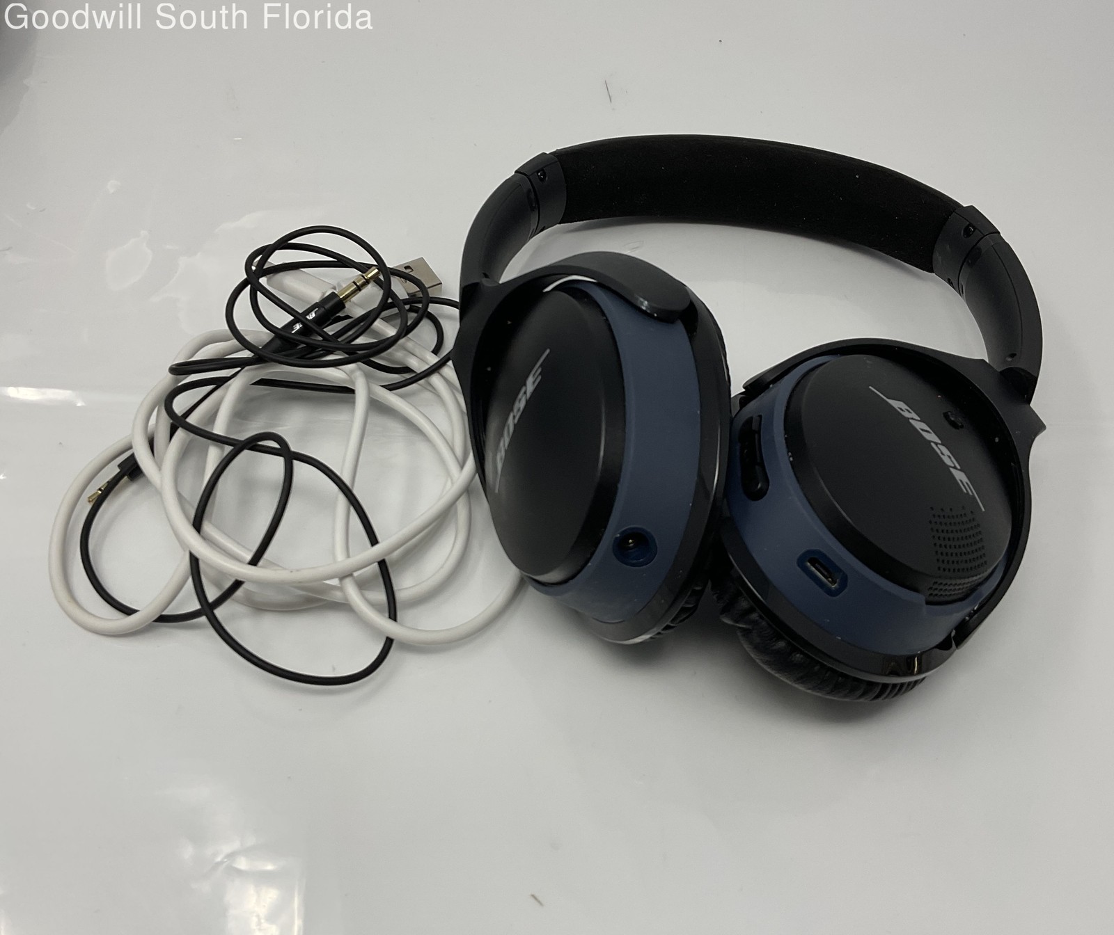 Bose Blue And Black Headphones With AUX & USB Charging Cable And Black Case NCL