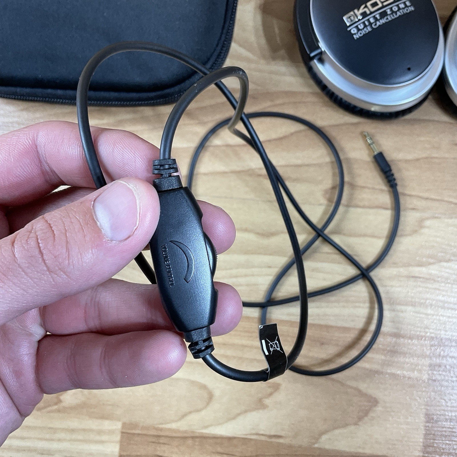 Koss QZ900 Noise Cancelling Over-Ear Headphones with Cable Case Tested Working