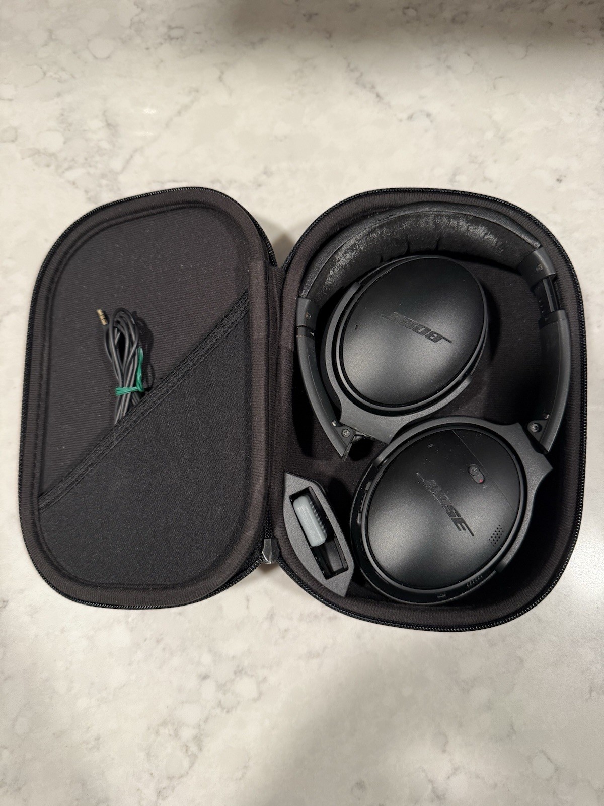 Bose QuietComfort 35 Over the Ear Wireless Headphones QC35 – Black