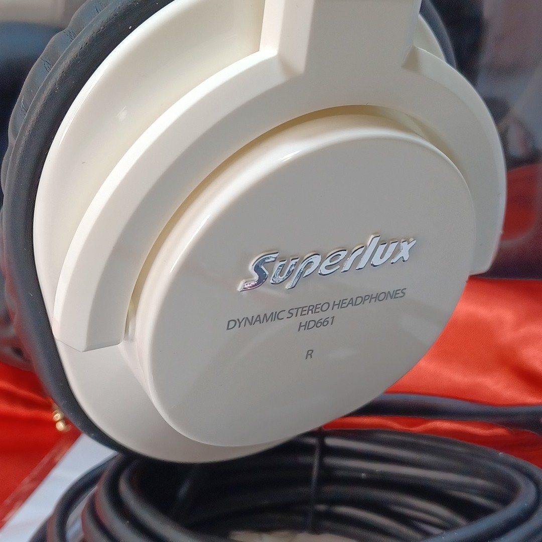 Superlux Studio monitor Headphones White HD661
