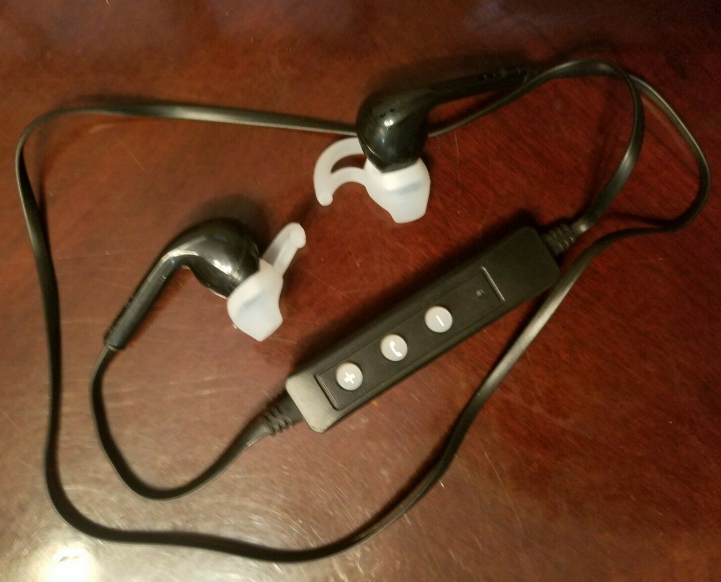 New SoundLogic Bluetooth Stereo Sports Earbuds NIB