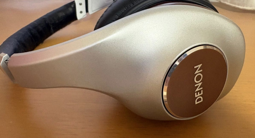 DENON AH-D7100 Over-Ear Headphones Brown 50mm Driver Natural Mahogany Housing