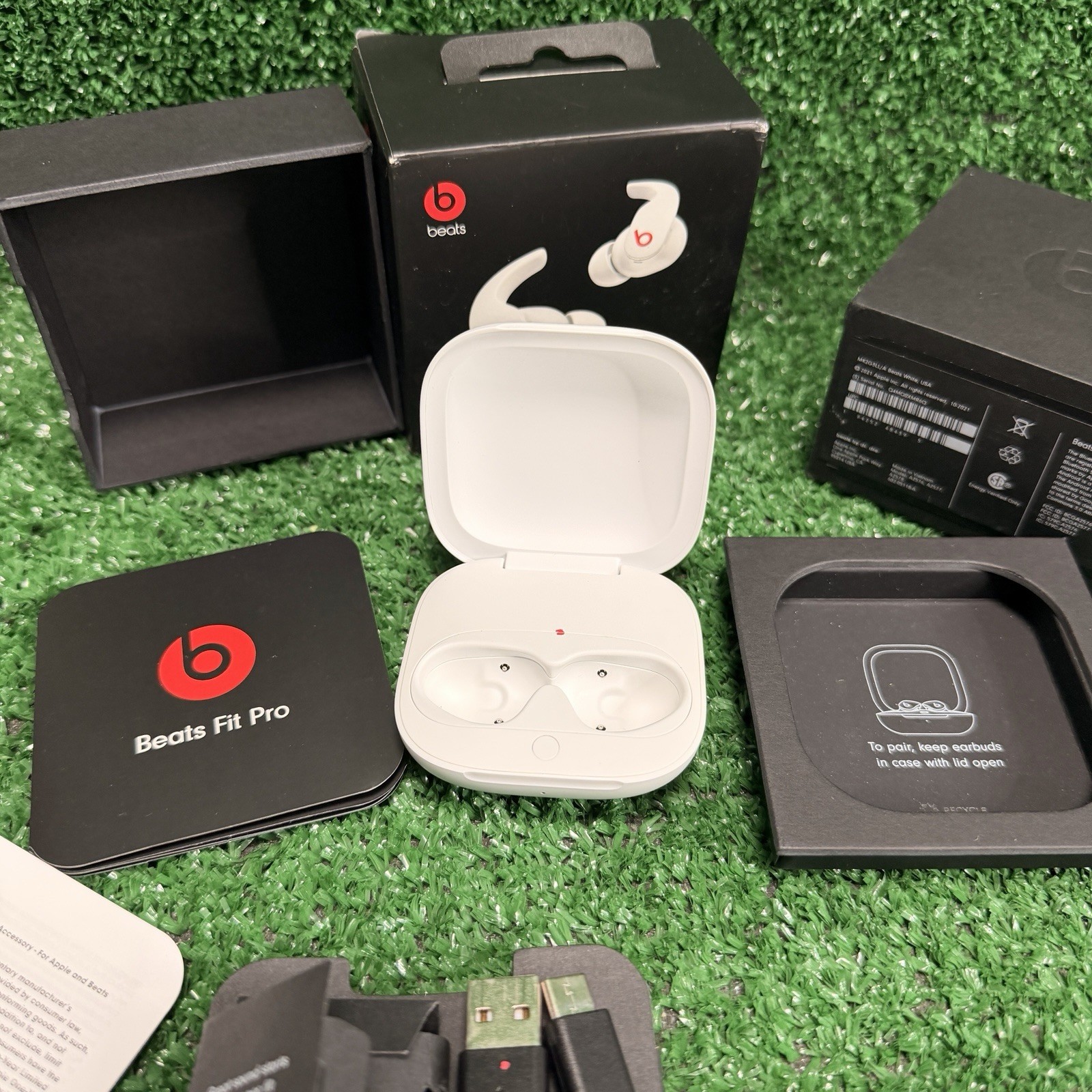 Beats Fit Pro True Wireless Earbuds White/Red A2577, Working, MISSING WINGTIPS.