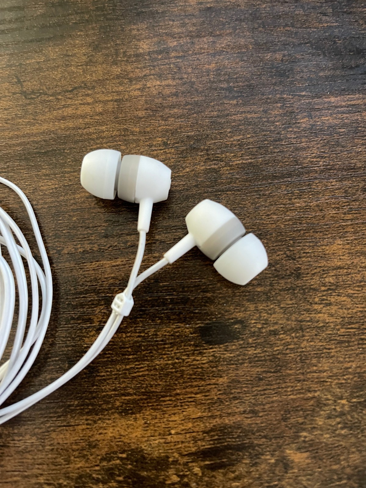 Unbranded White Wired Earbuds with a 3.5 mm Audio Jack Connector