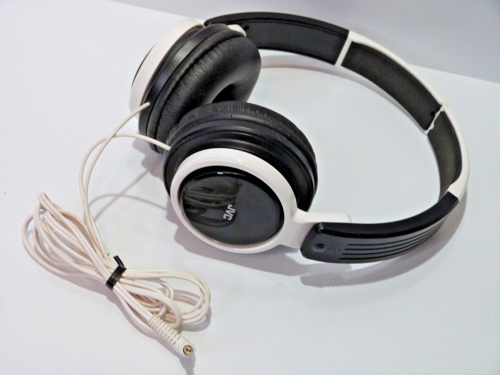 Cool Cosplay JVC Folding Headphones HA-S200-W Riptidz White – Cosplay 80’s 90’s