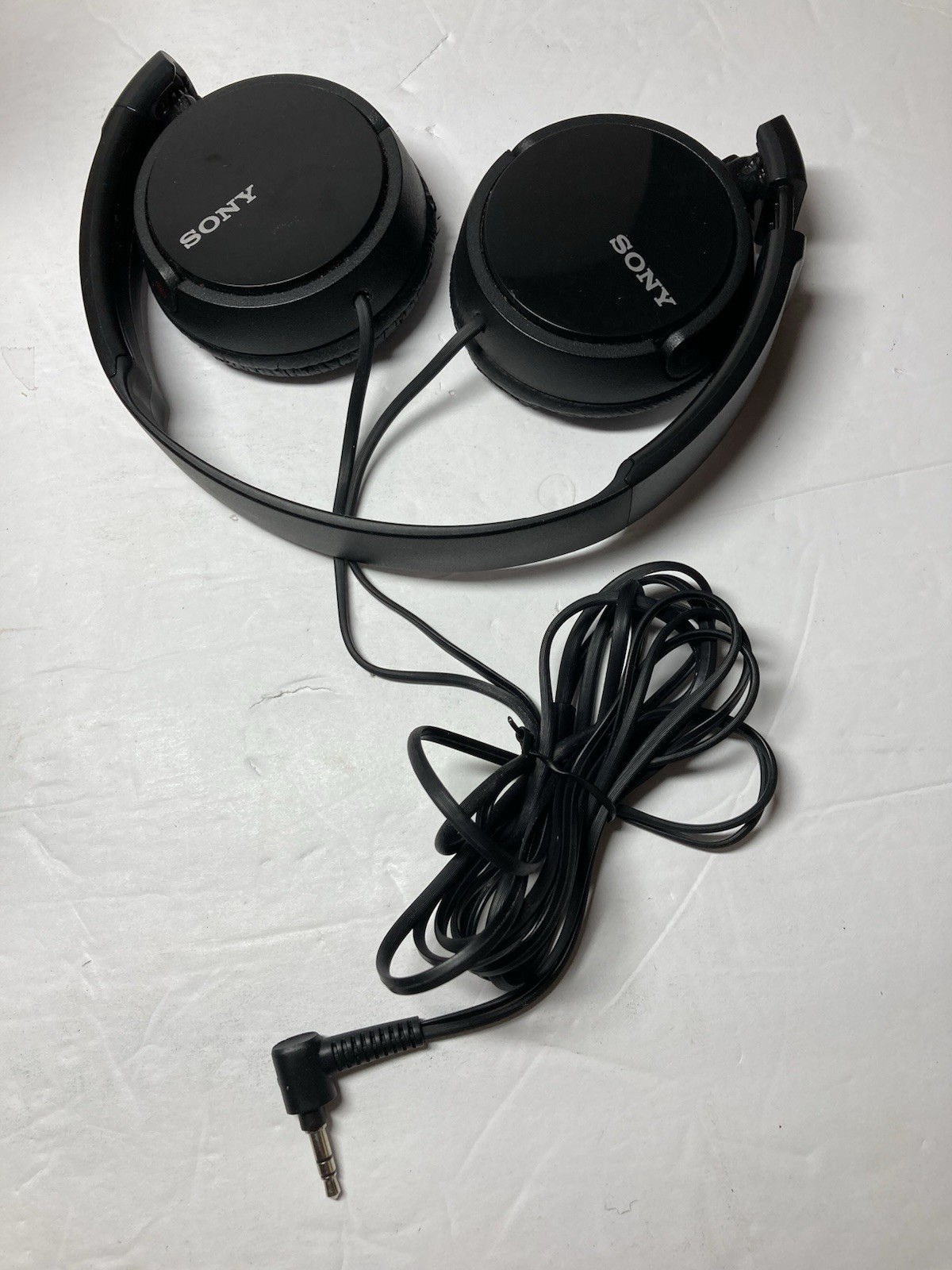 Sony Foldable Soft Leather Over Ear Headphones 4’ Cord Standard Jack Plug 3.5 MM