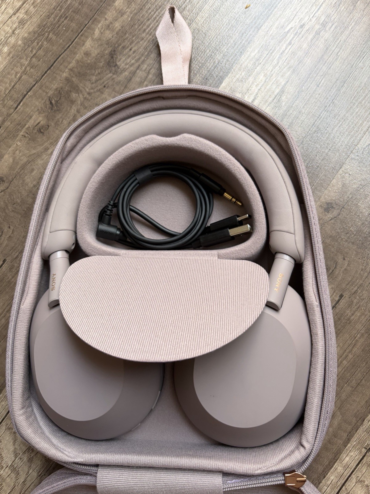Sony Over-Ear Headphones Beige 3.5mm Jack w/ Hard Carry Case & Cable
