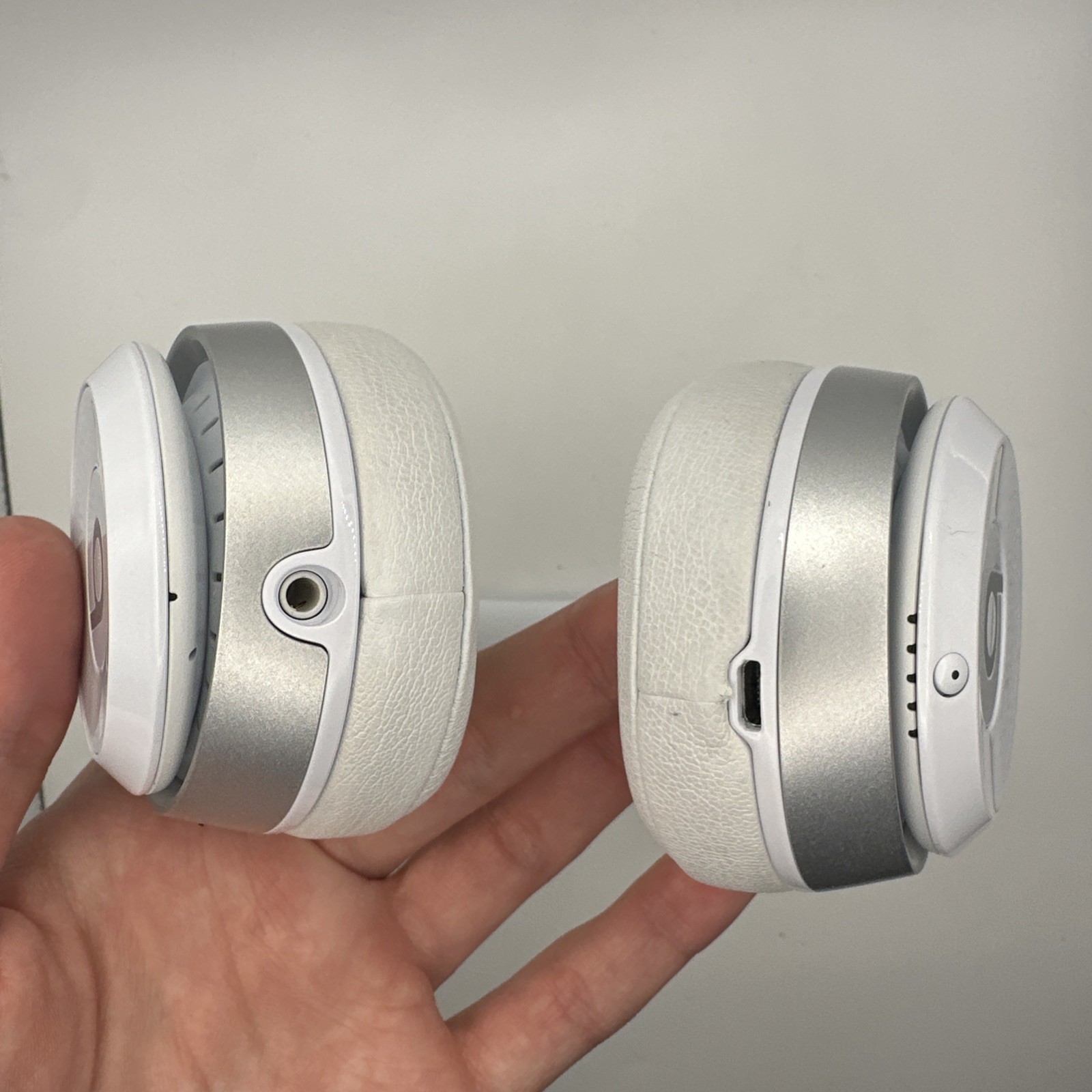 Beats by Dr. Dre Beats Solo 2 Wireless On-Ear Headphones