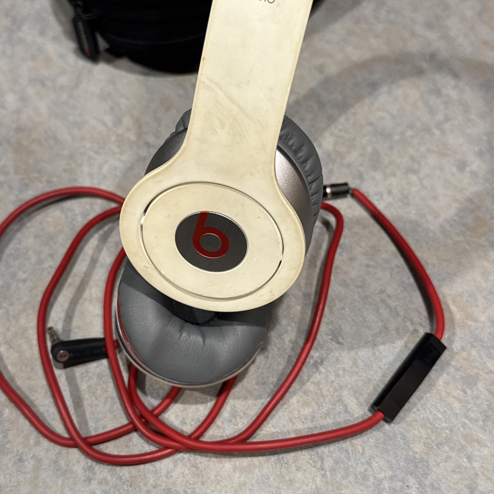 Beats Solo HD Red Headband Headphones Beats by Dr. Dre ( See Description)