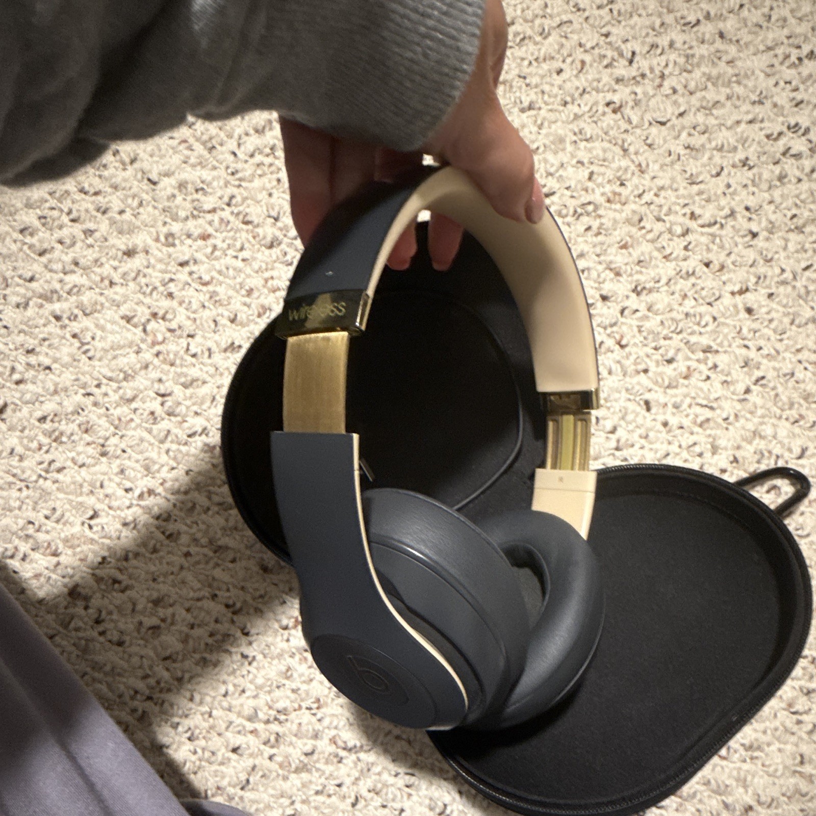 Beats Studio3 Wireless ANC Over-Ear Headphones Black/ Gold w/ Case and charger