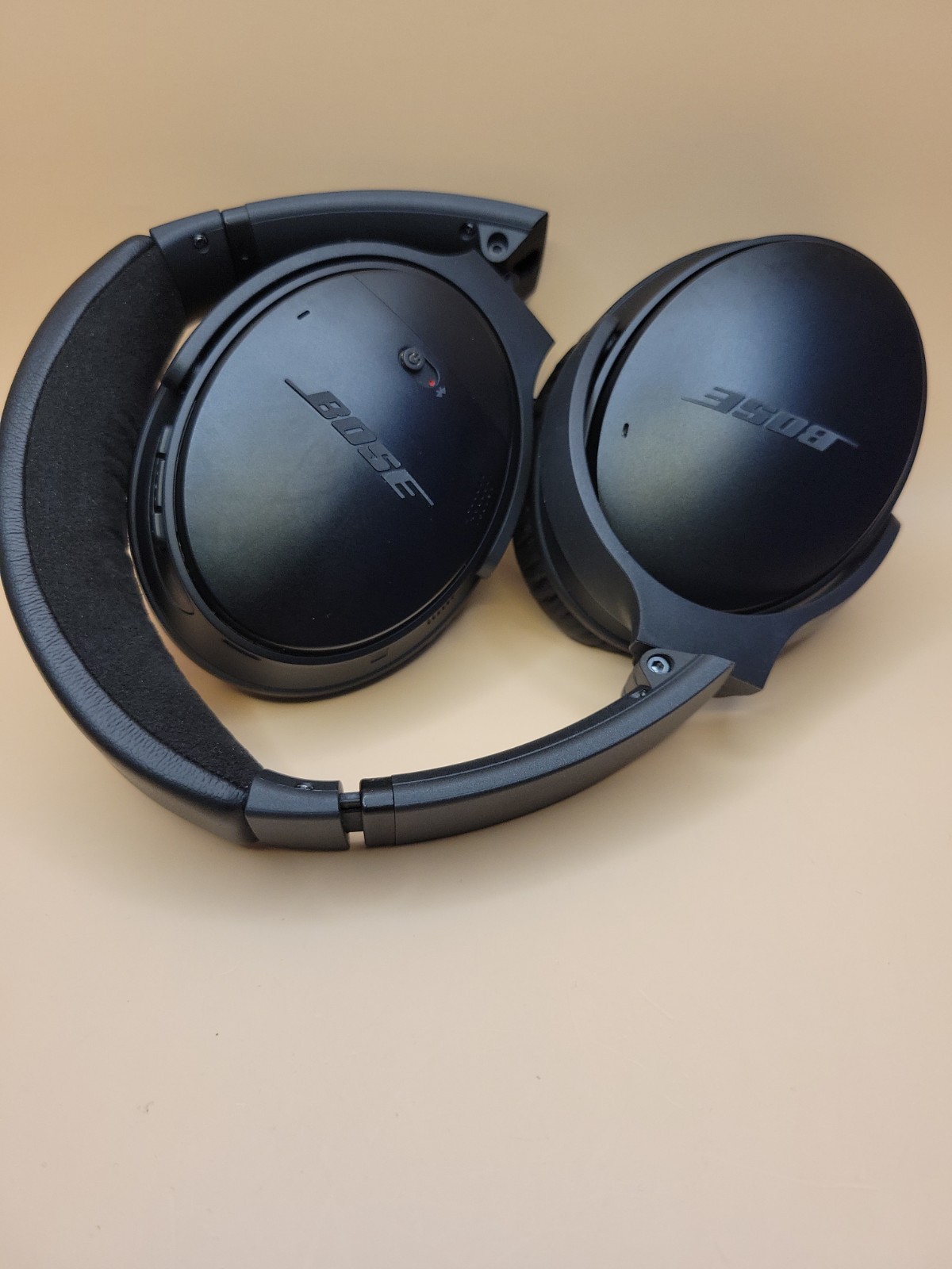 Bose QuietComfort 35 II QC35 II Wireless Noise Cancelling Headphones + Case